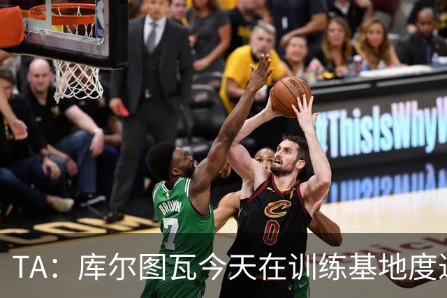 TA：库尔图瓦今天在训练基地度过，此前仍抱有及时康复的希望